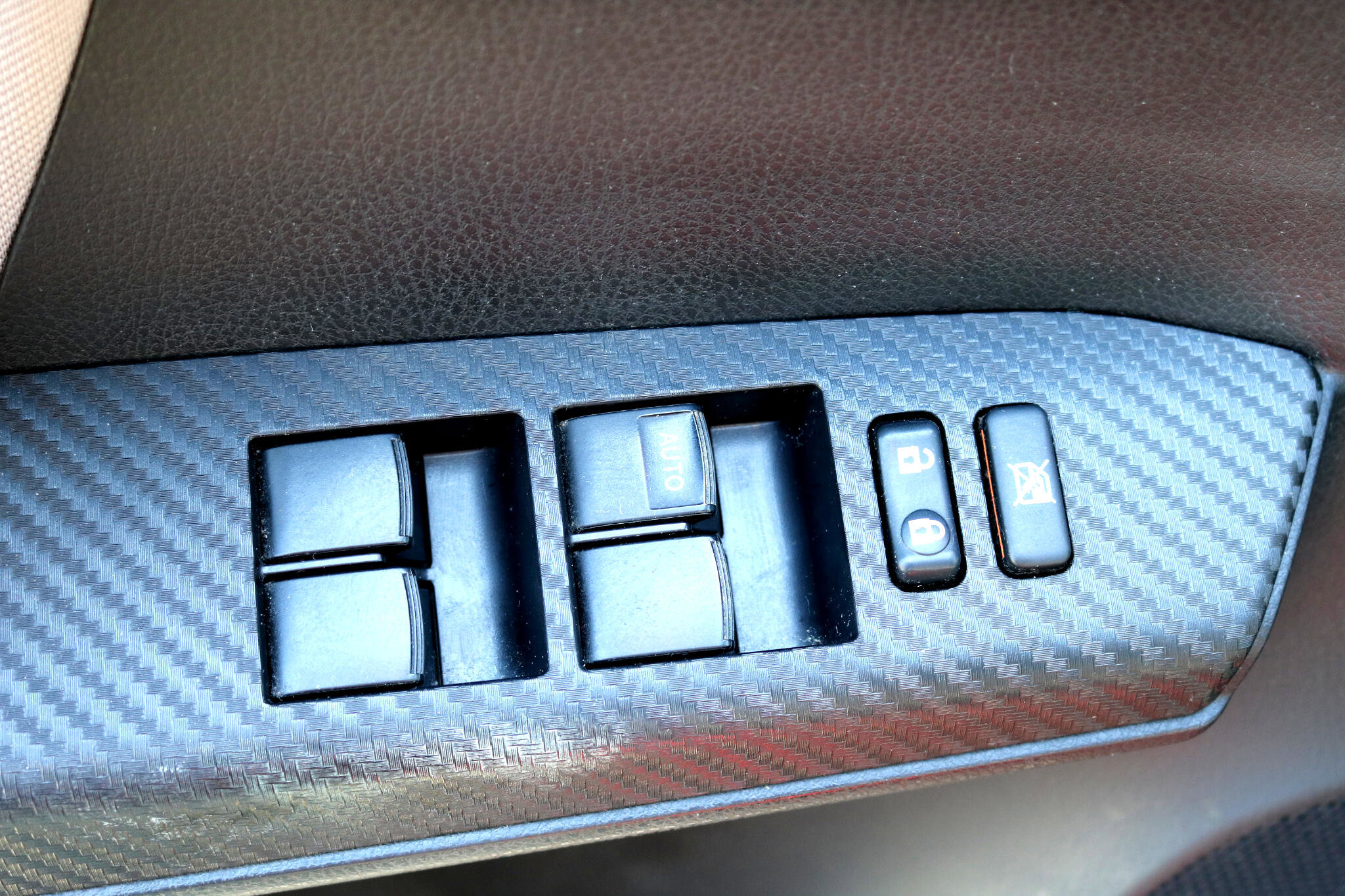 Used 2013 Toyota RAV4 XLE image 14