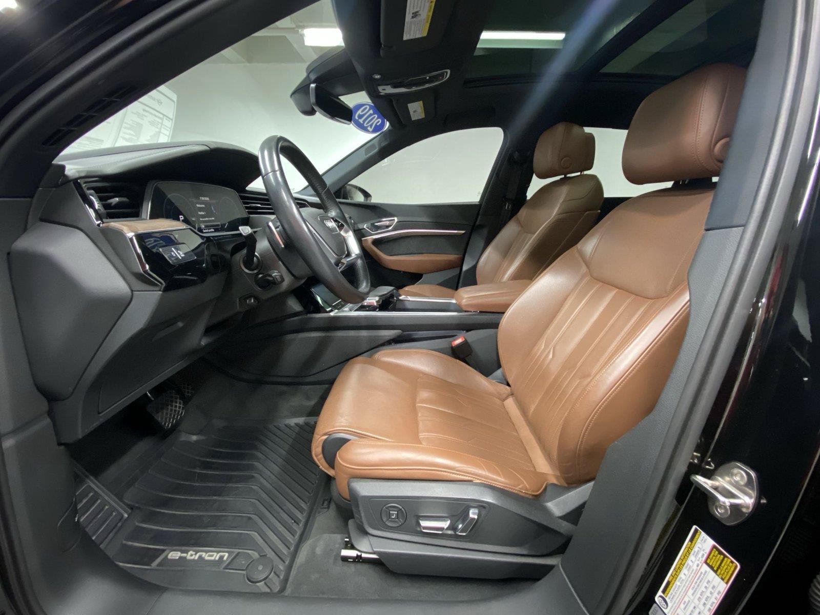 Used 2019 Audi e-tron Prestige w/ Prestige Package AWD/4WD image 17