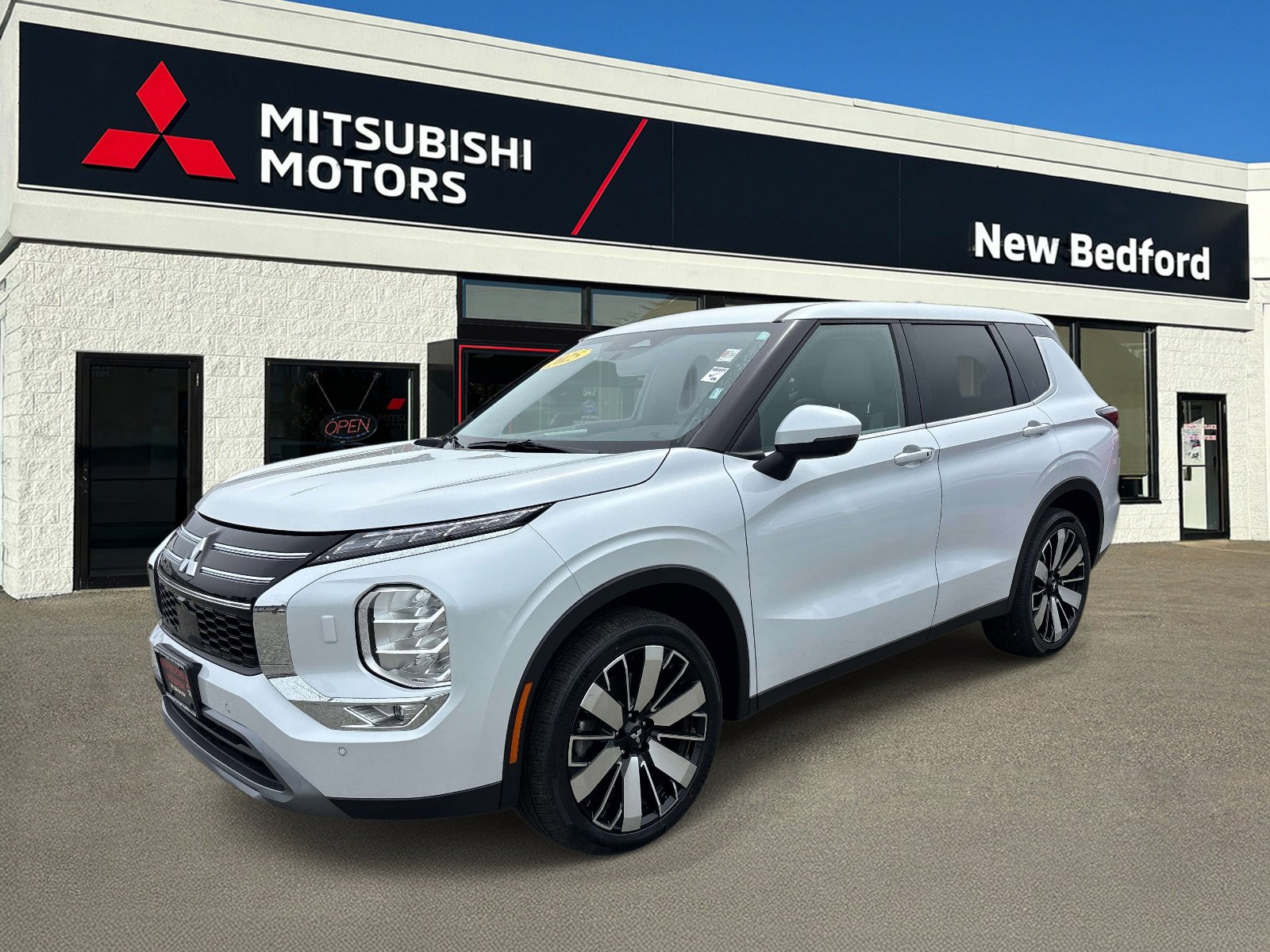 Used 2025 Mitsubishi Outlander SE AWD/4WD image 1