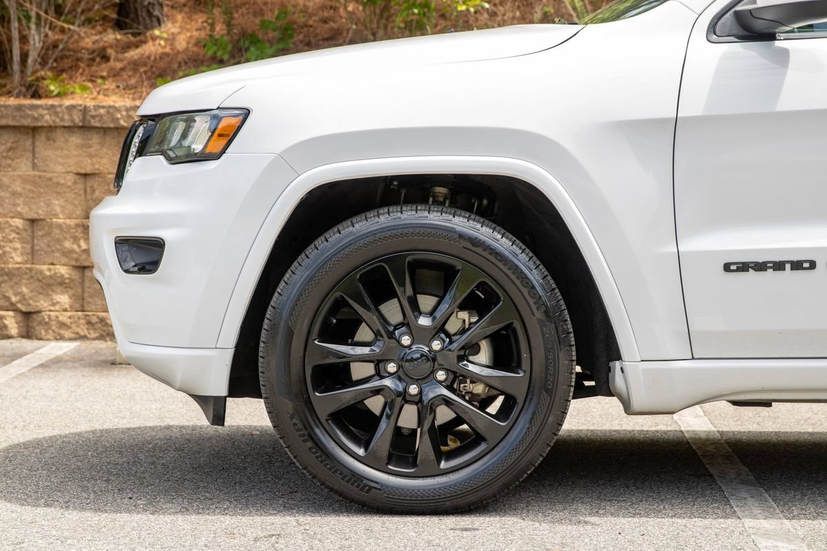 Used 2020 Jeep Grand Cherokee Altitude RWD image 9