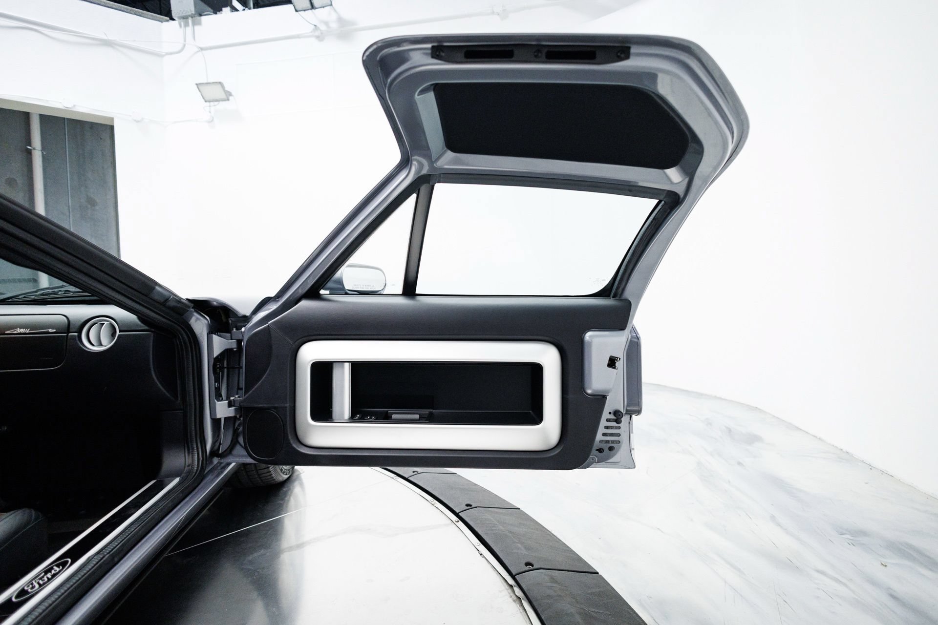 Used 2006 Ford GT RWD image 43