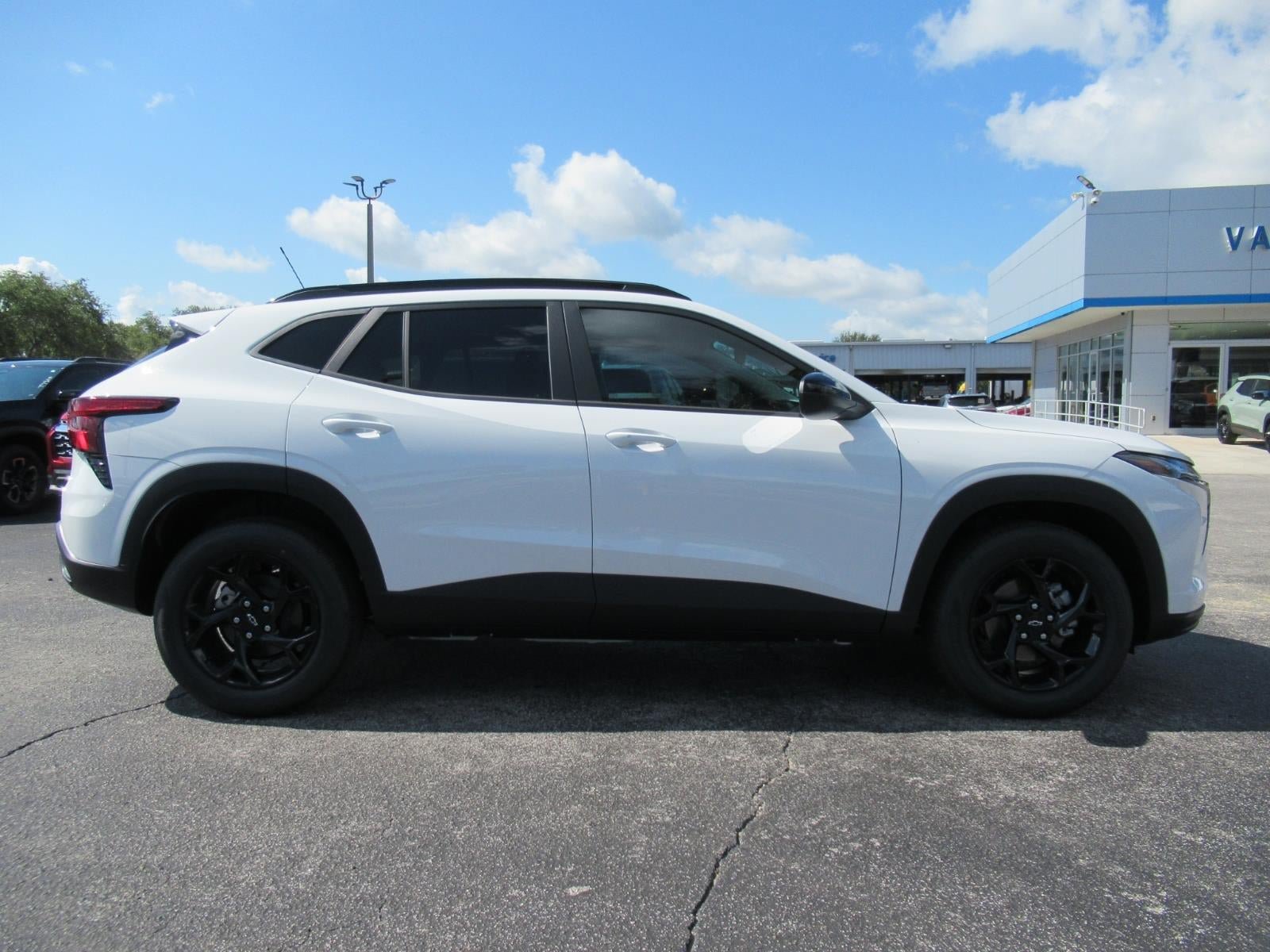 New 2026 Chevrolet Trax LT w/ Driver Confidence Package FWD image 5
