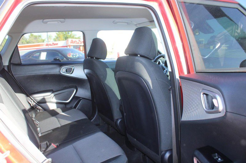 Used 2023 Kia Soul LX image 12