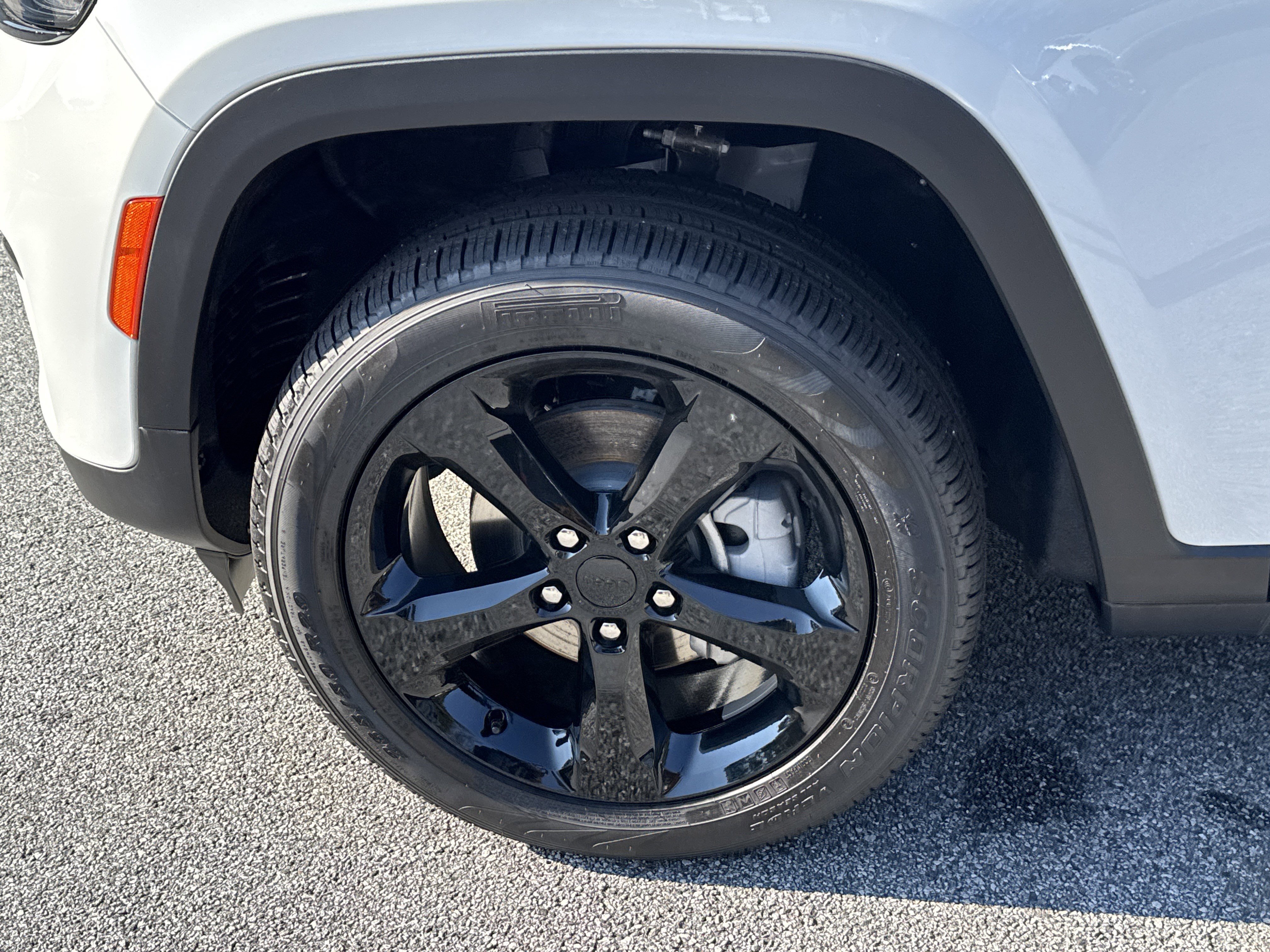 New 2025 Jeep Grand Cherokee Limited w/ Black Appearance Package image 14