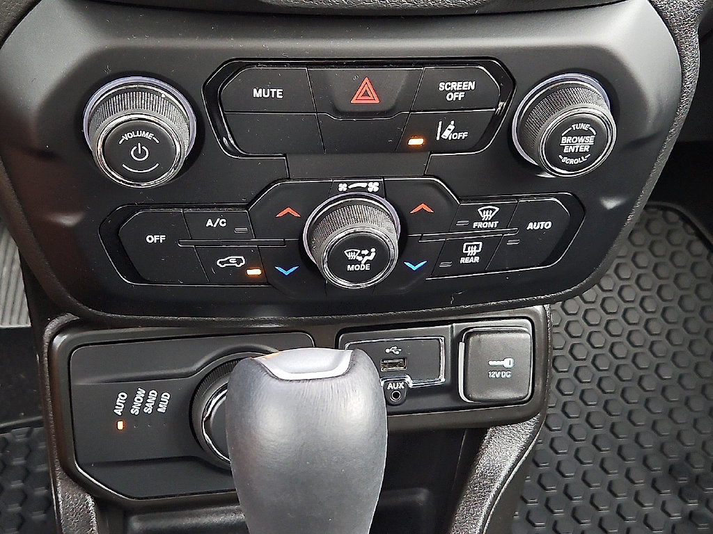 Used 2023 Jeep Renegade Latitude AWD/4WD image 26