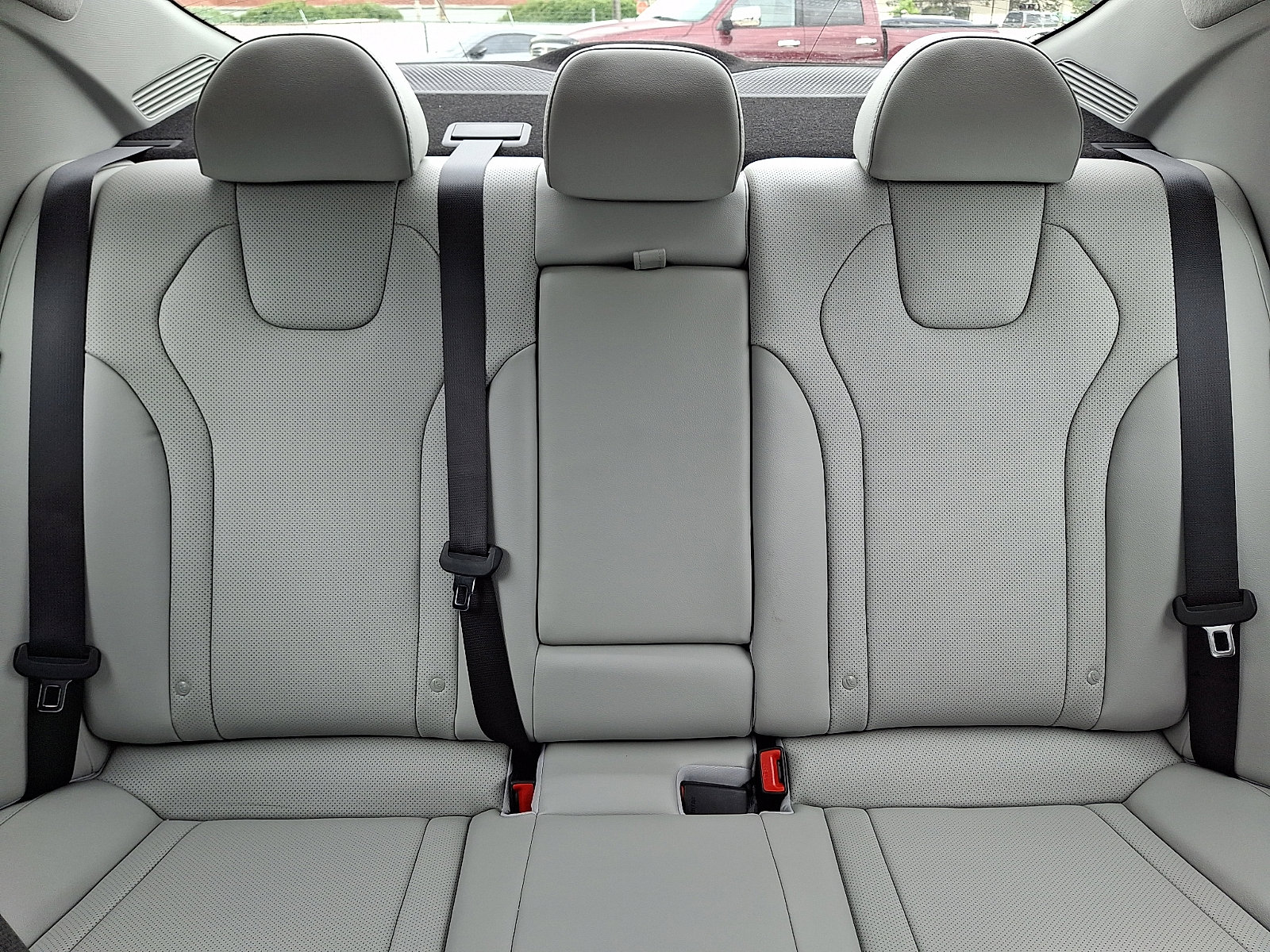 Certified 2025 Hyundai Elantra Limited FWD image 19