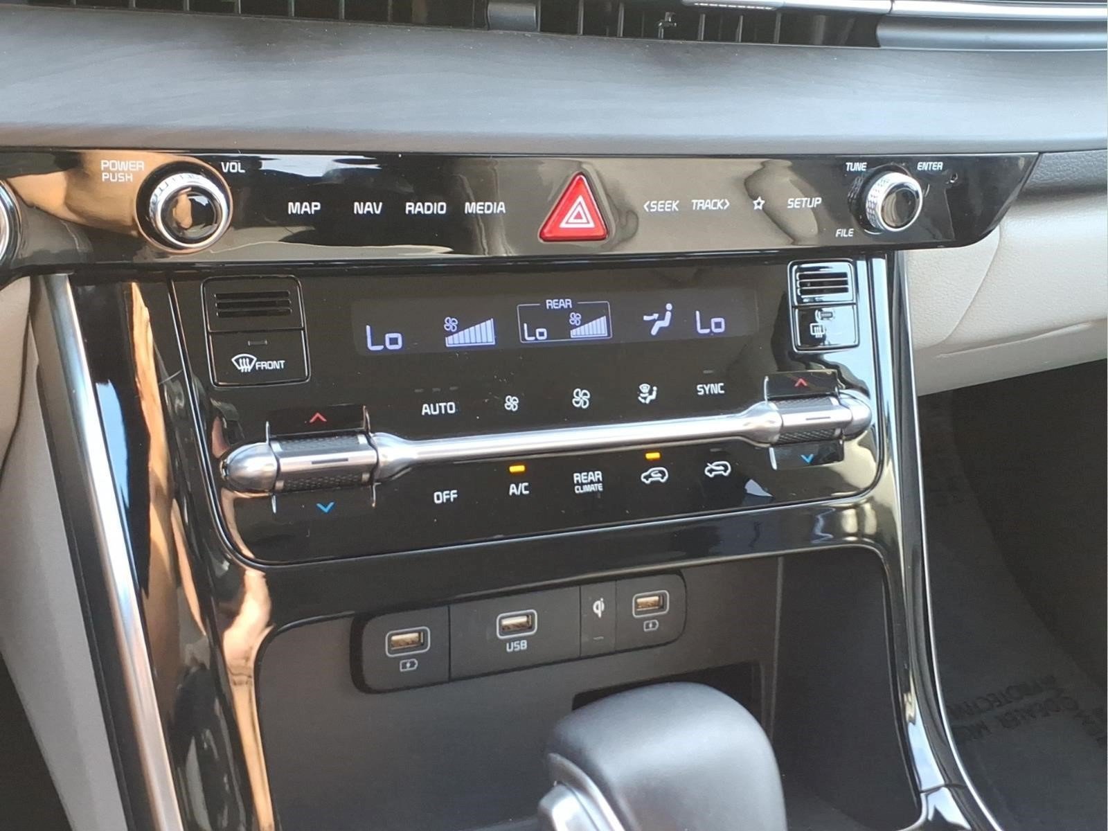 Used 2022 Kia Carnival EX FWD image 17