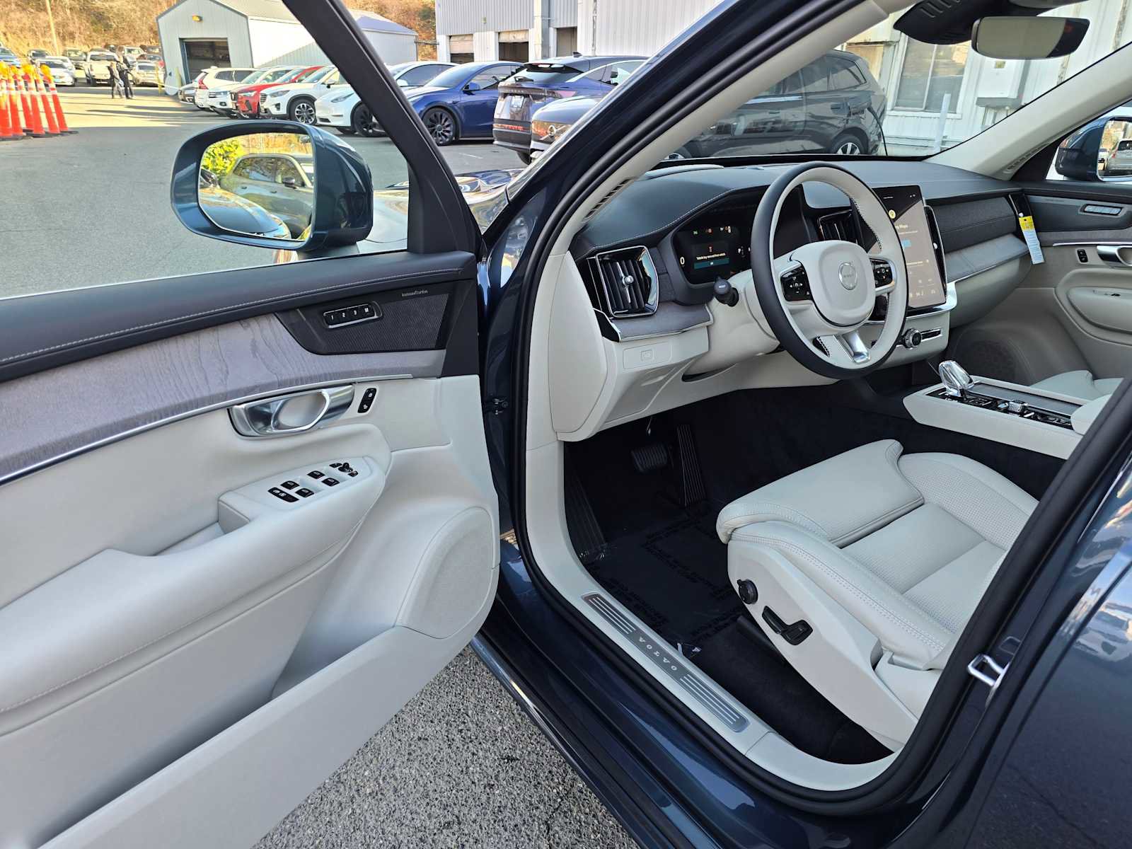 New 2026 Volvo XC90 B6 Ultra w/ Protection Package image 19