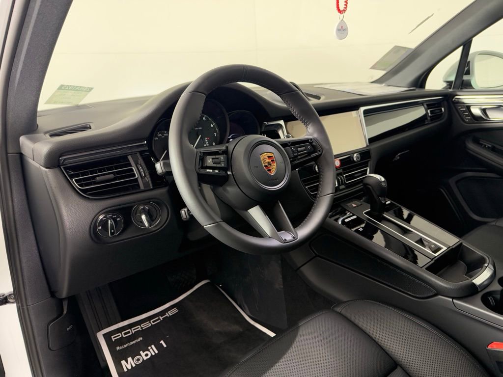 New 2026 Porsche Macan image 4