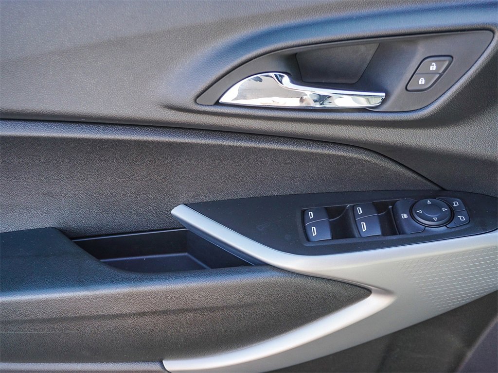 Used 2026 Chevrolet Trax RS w/ Sunroof Package image 18