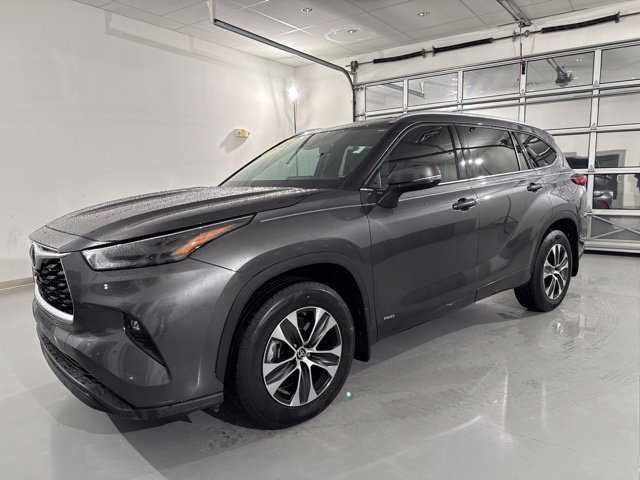 Used 2022 Toyota Highlander XLE AWD/4WD image 4