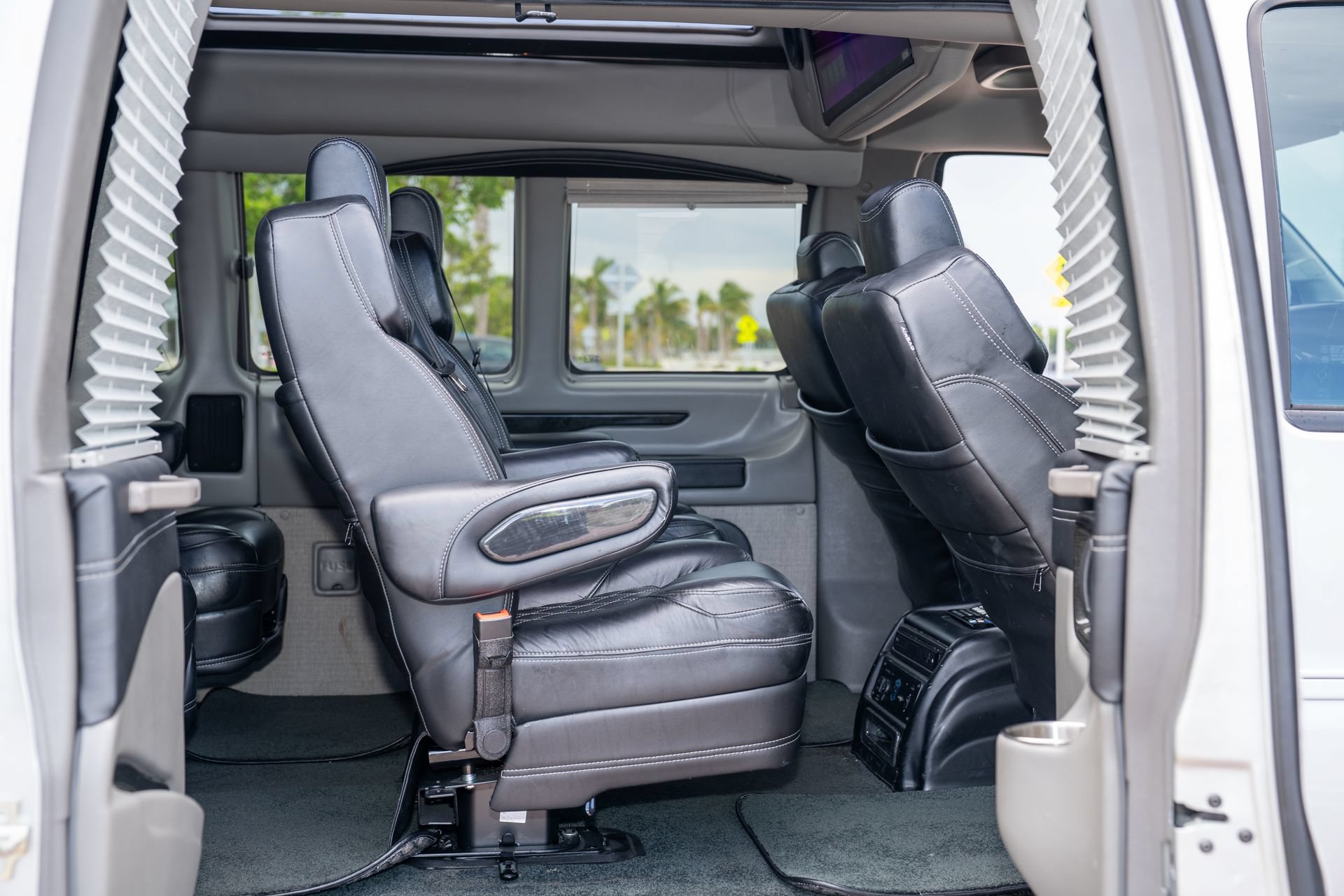 Used 2022 GMC Savana 2500 Extended RWD image 35
