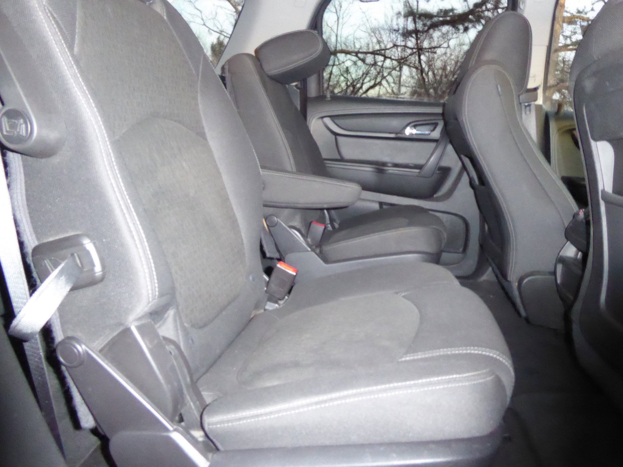 Used 2016 GMC Acadia SLE image 17