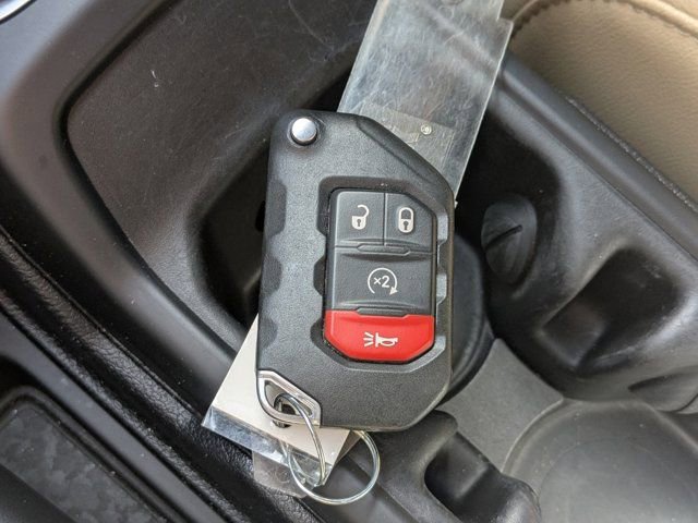 Used 2019 Jeep Wrangler Unlimited Sahara AWD/4WD image 25