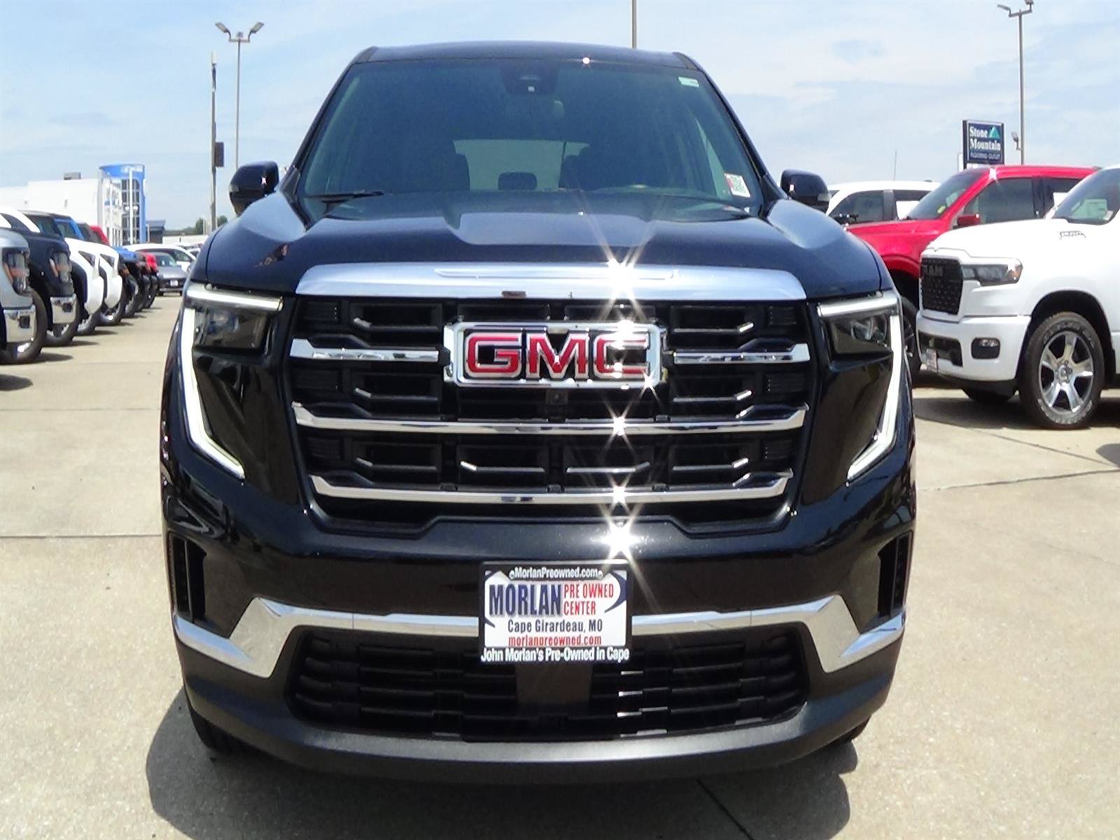 Used 2025 GMC Acadia Elevation FWD image 3