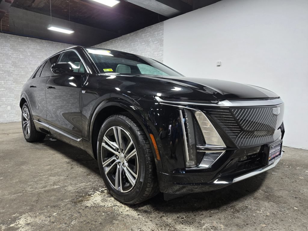 Used 2024 Cadillac Lyriq Luxury AWD/4WD image 4
