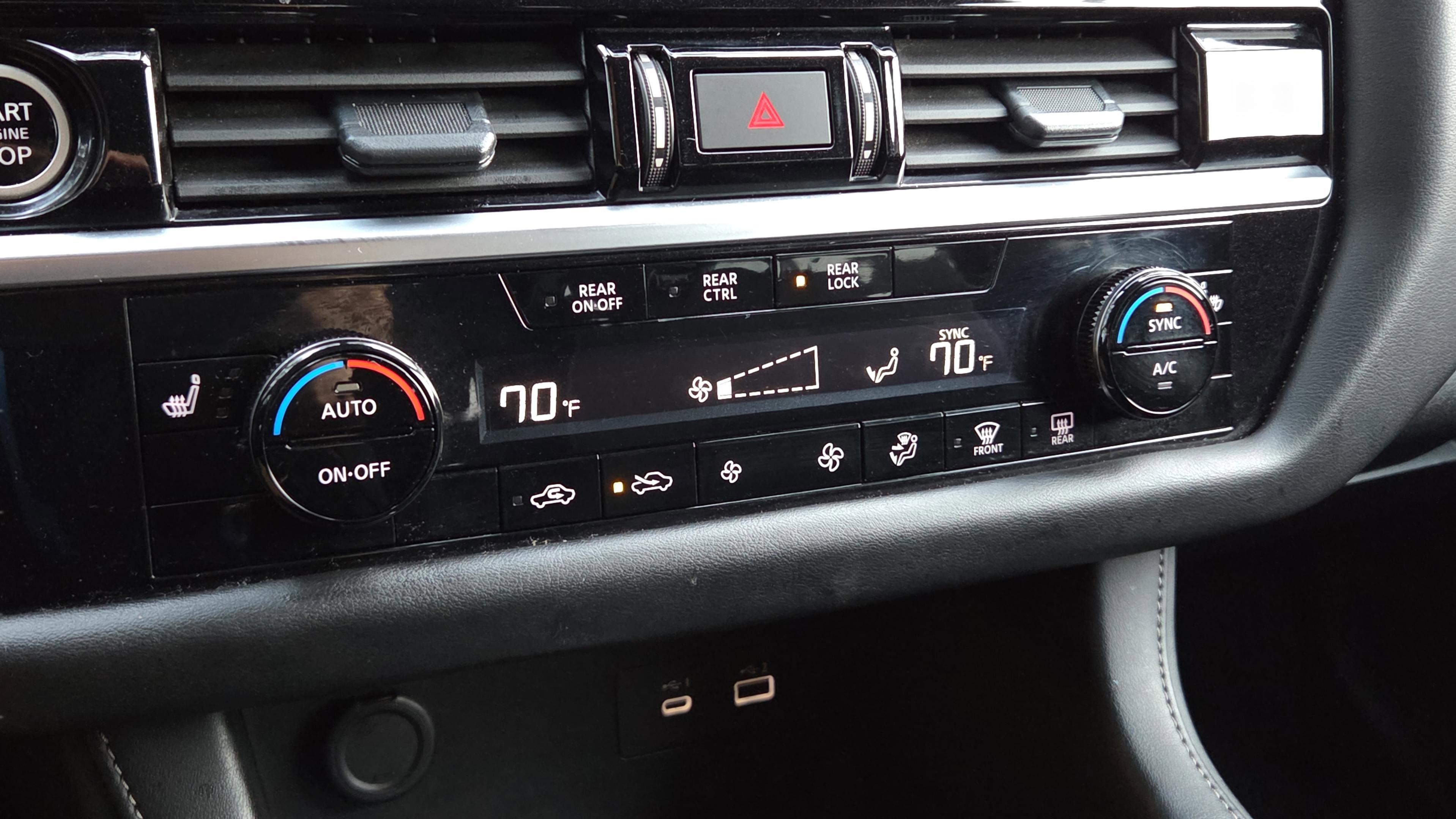 Used 2024 Nissan Pathfinder SV image 26