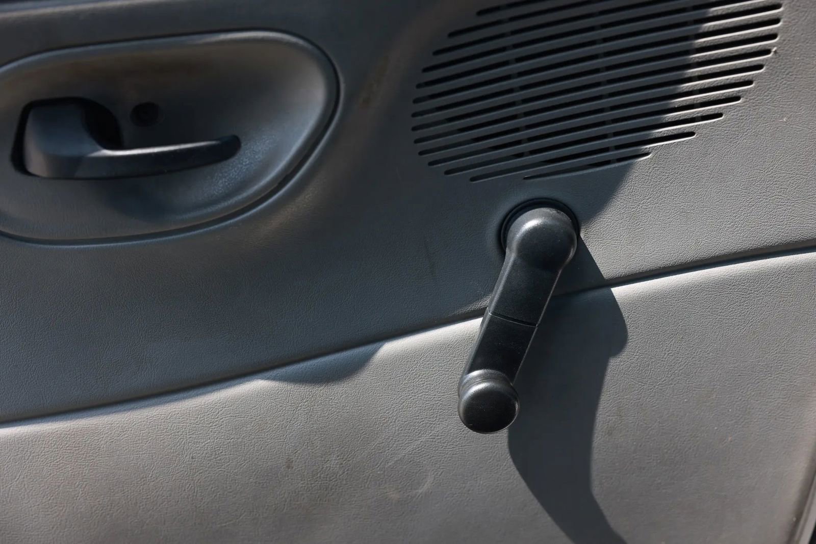 Used 2005 Ford E-350 and Econoline 350 Super Duty image 34