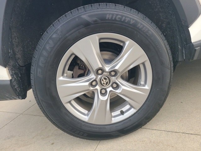Used 2022 Toyota RAV4 XLE image 10