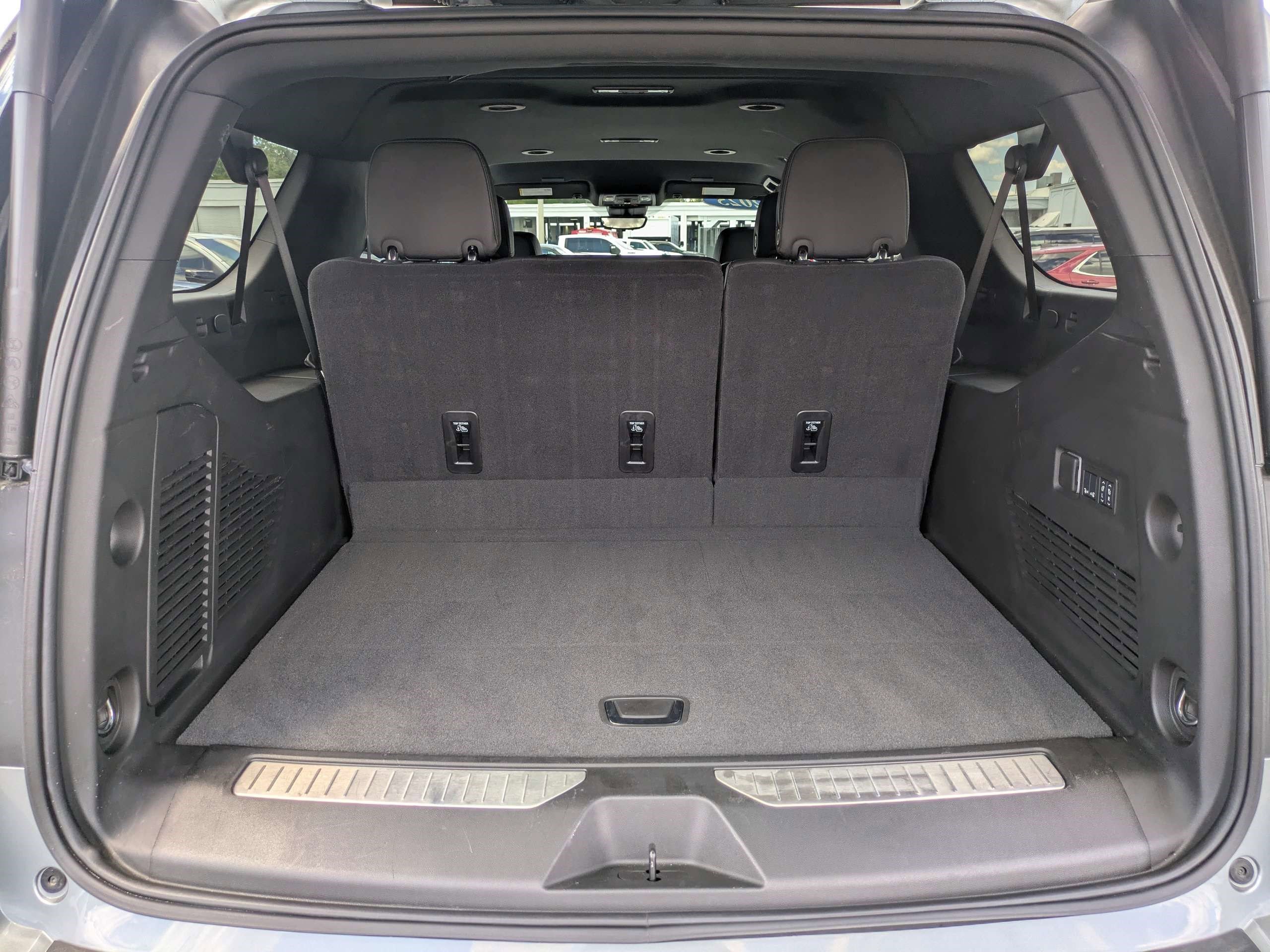Used 2025 Chevrolet Suburban High Country AWD/4WD image 12