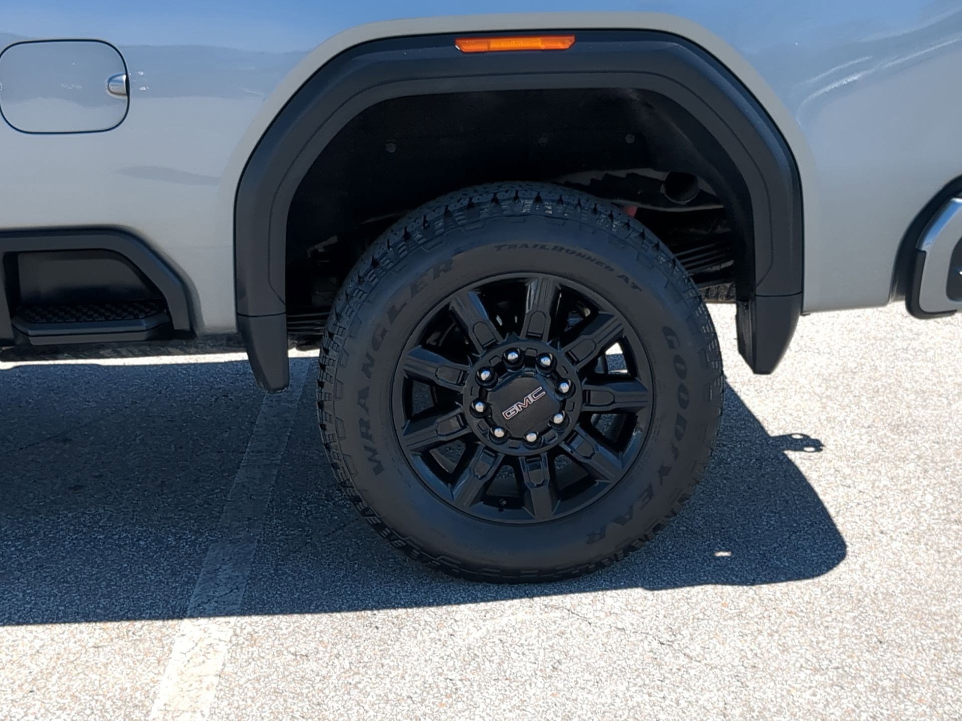 Used 2025 GMC Sierra 2500 AT4 w/ AT4 Premium Plus Package image 11