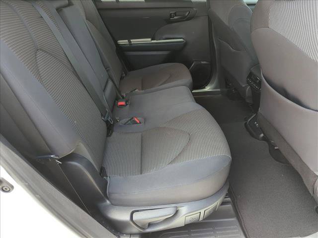 Used 2021 Toyota Highlander LE FWD image 19