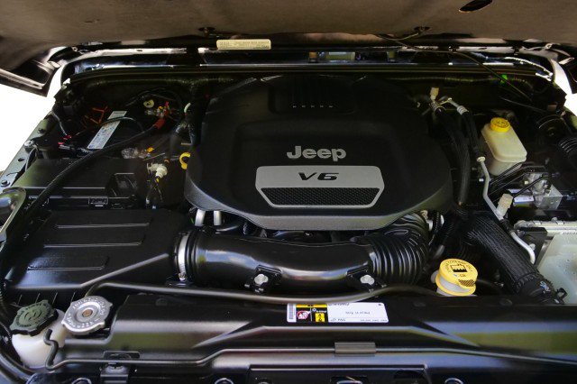 Used 2015 Jeep Wrangler Unlimited Sahara image 40