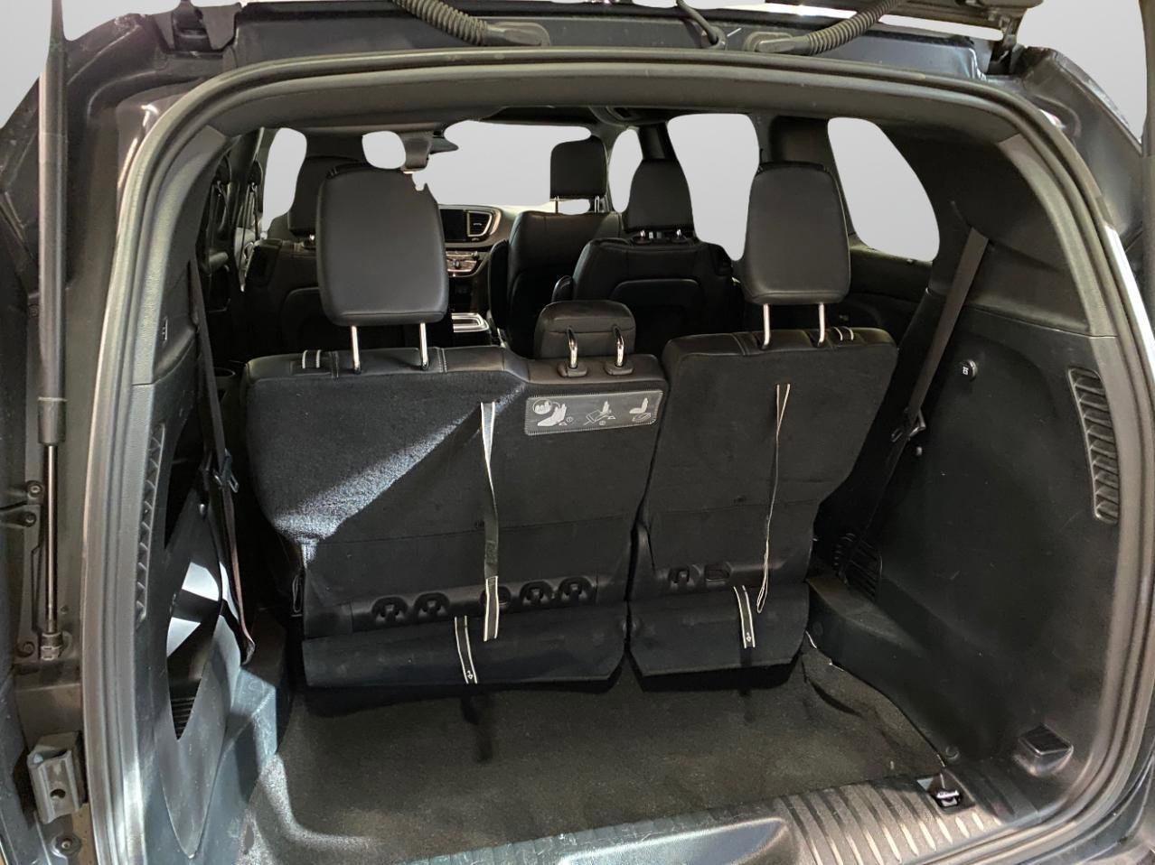 Used 2018 Chrysler Pacifica Touring-L w/ Premium Audio Group FWD image 20