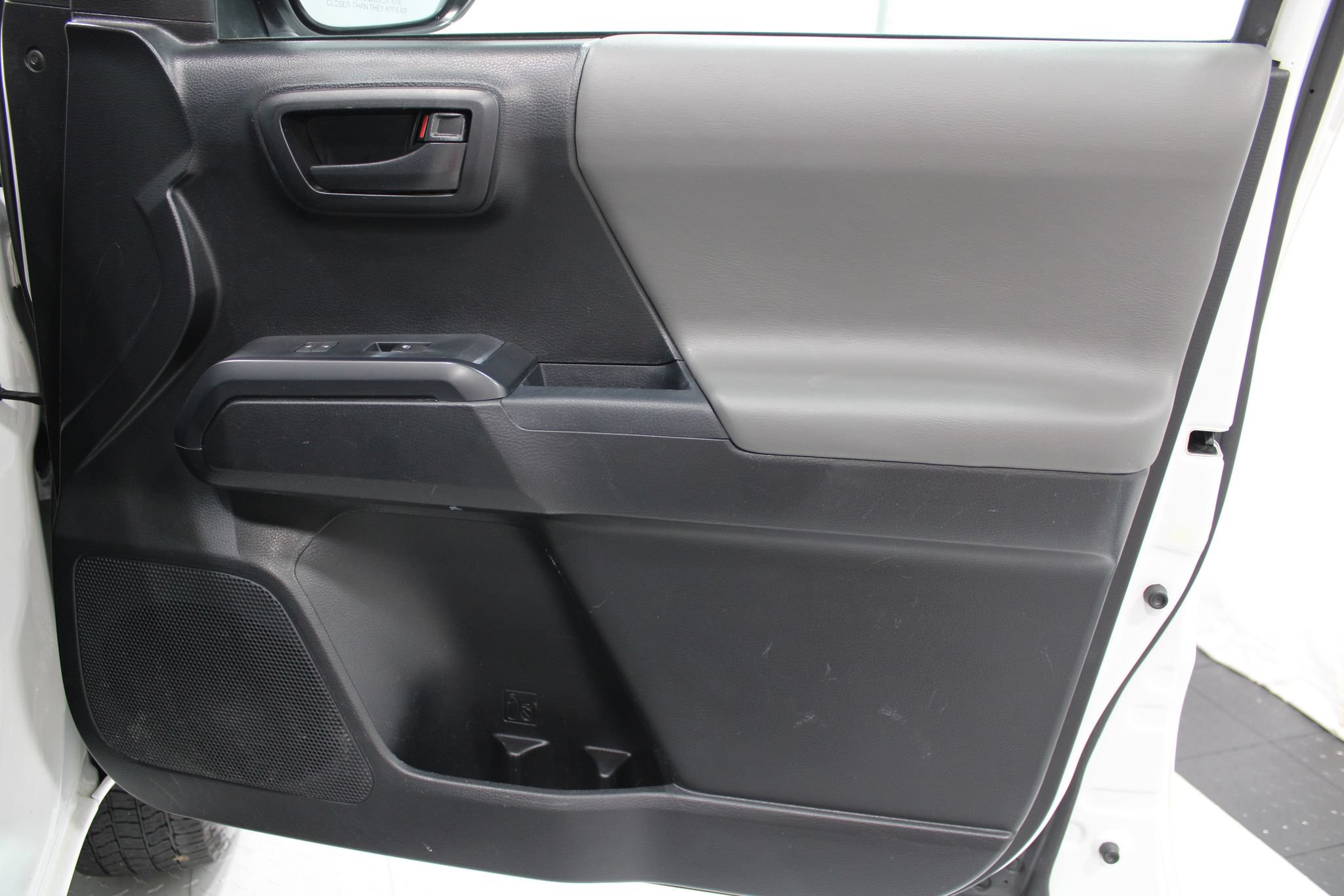 Used 2017 Toyota Tacoma SR RWD image 17