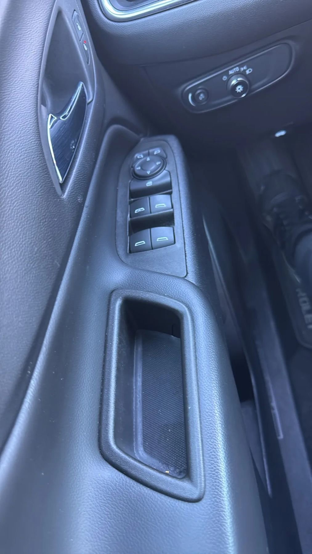 Used 2023 Chevrolet Equinox LT image 34