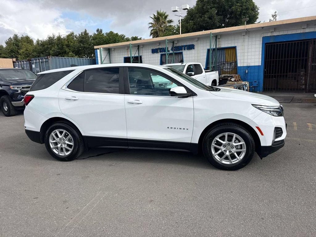 Used 2023 Chevrolet Equinox LT FWD image 2