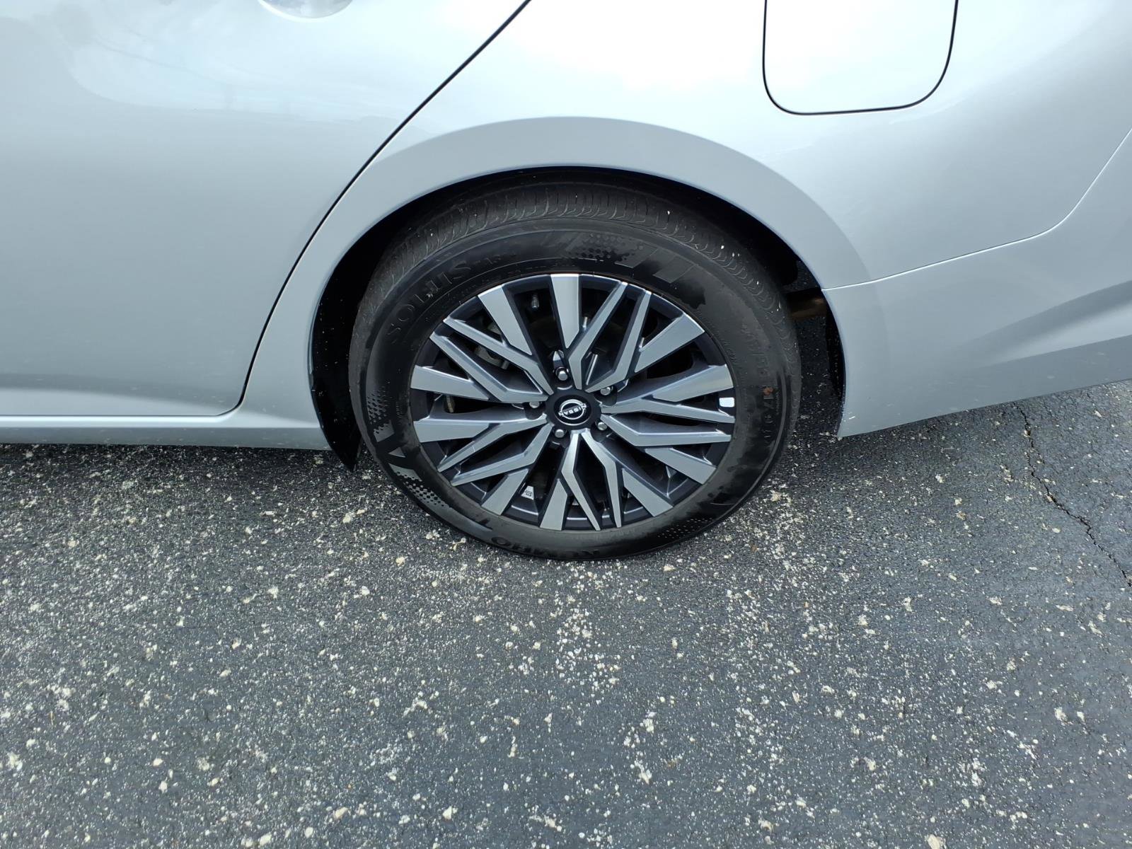 Used 2025 Nissan Altima 2.5 SV FWD image 5