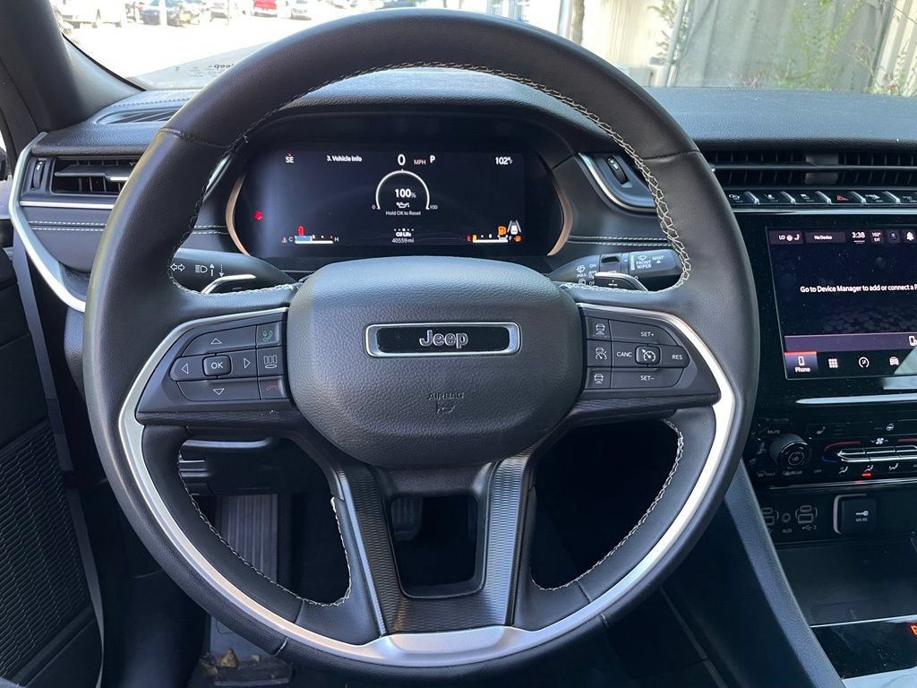 Used 2025 Jeep Grand Cherokee Altitude AWD/4WD image 15
