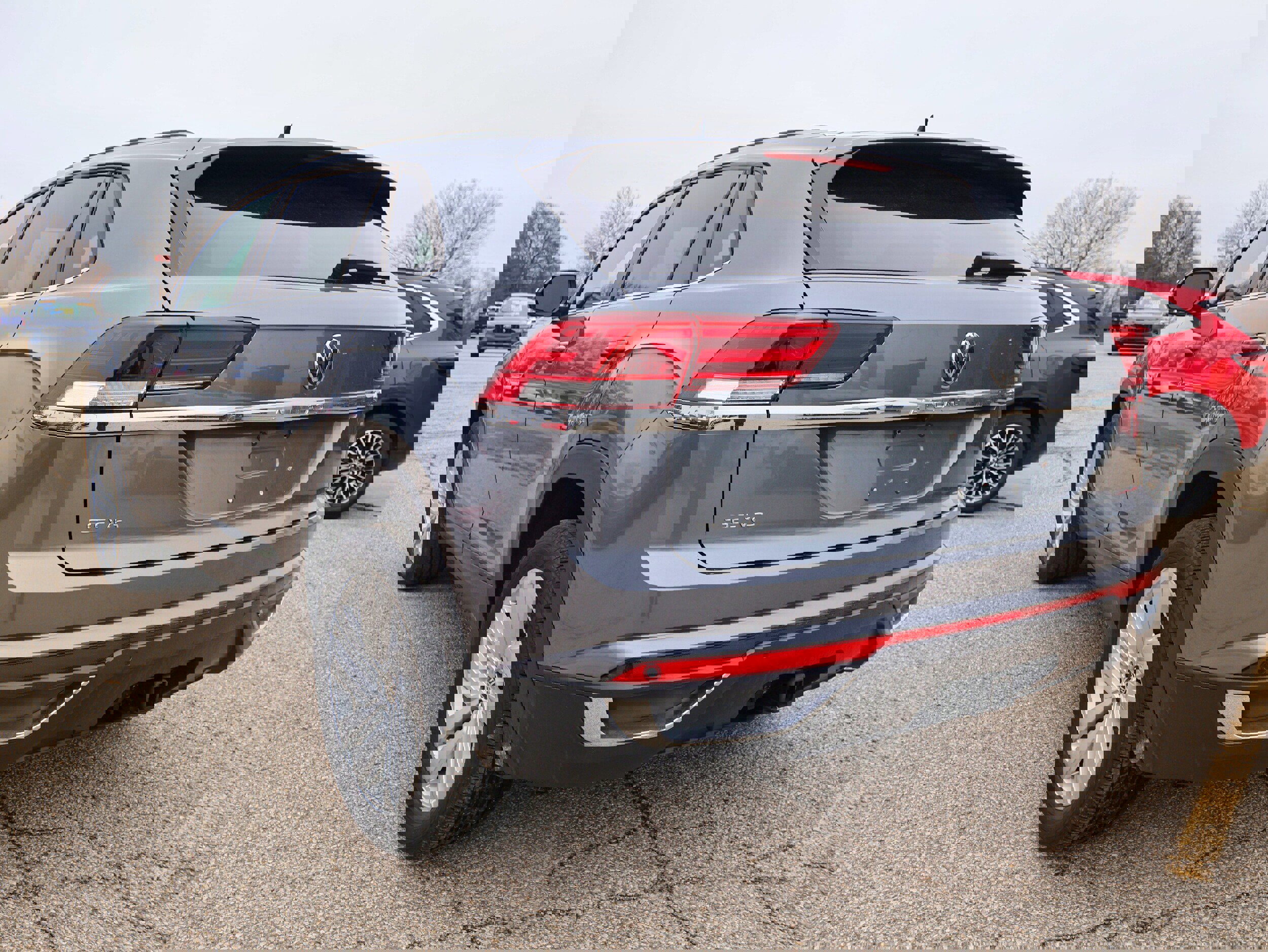 Used 2023 Volkswagen Atlas Cross Sport SE image 3