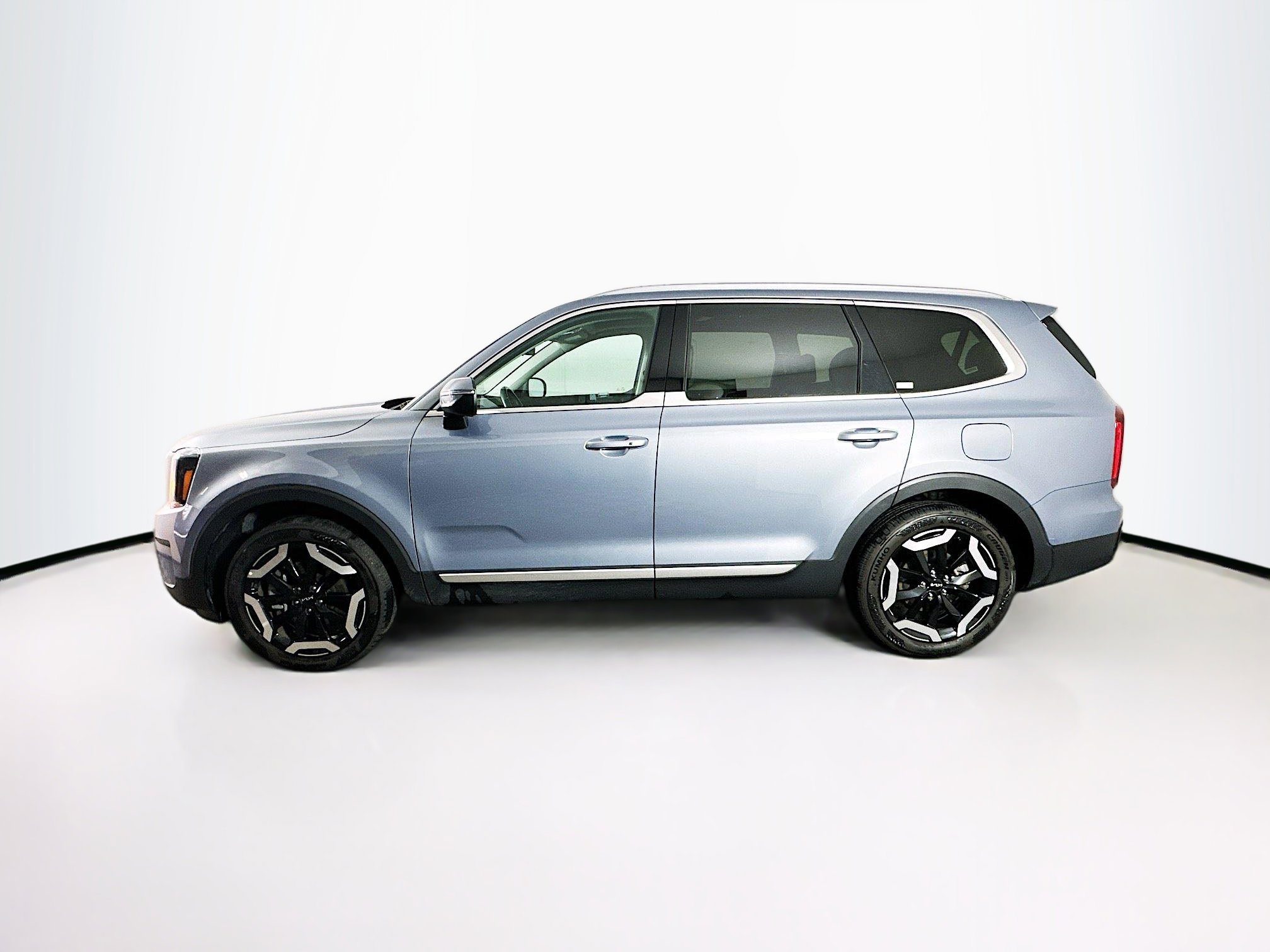 Used 2025 Kia Telluride S image 4
