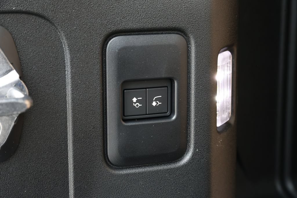 New 2026 Land Rover Defender 110 X-Dynamic SE AWD/4WD image 11
