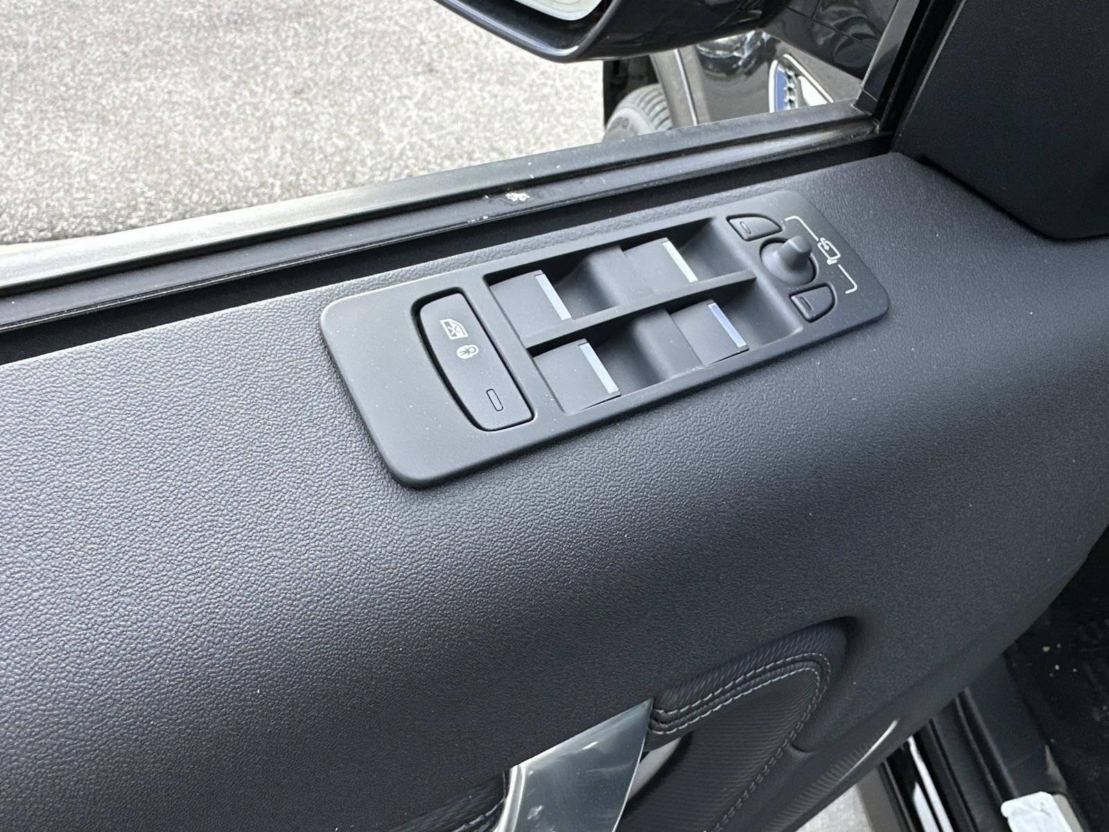 New 2026 Land Rover Discovery Sport Landmark image 10