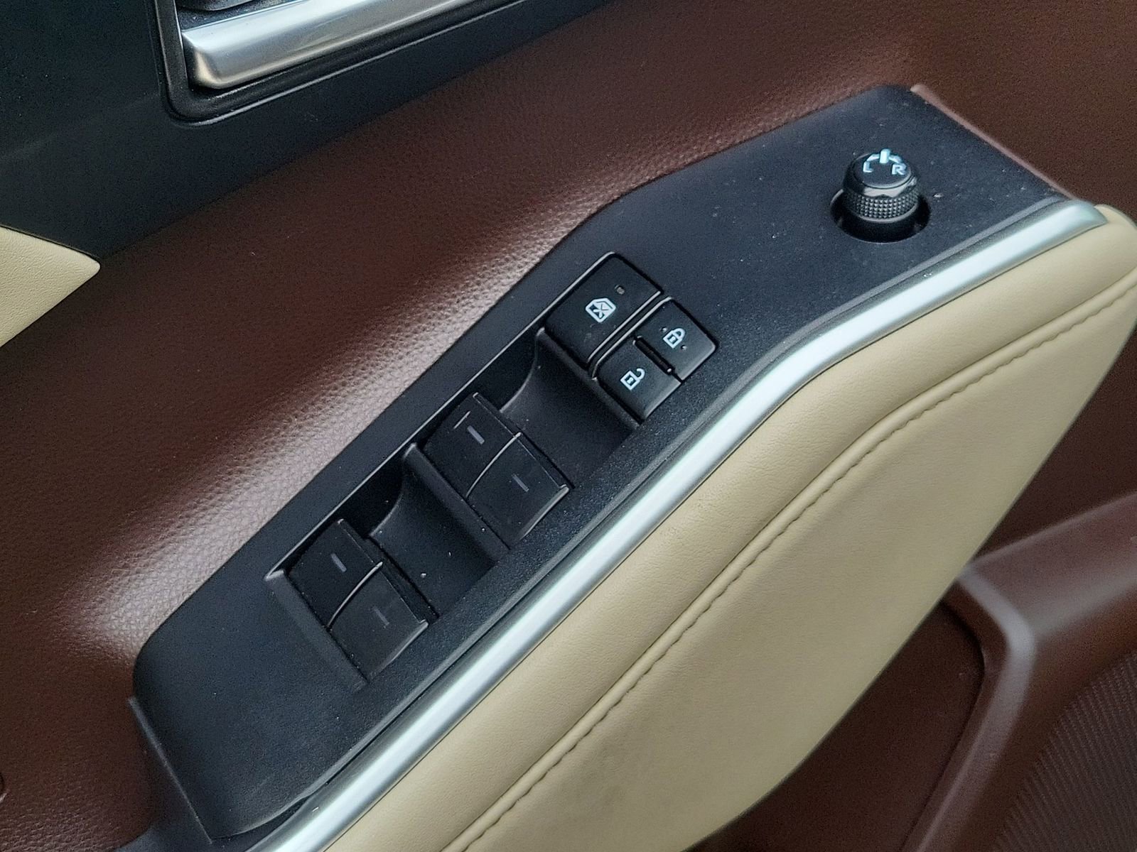 Used 2022 Toyota Highlander XLE FWD image 24