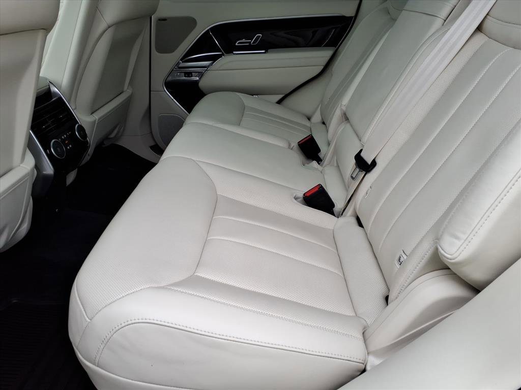 Certified 2023 Land Rover Range Rover SE image 5