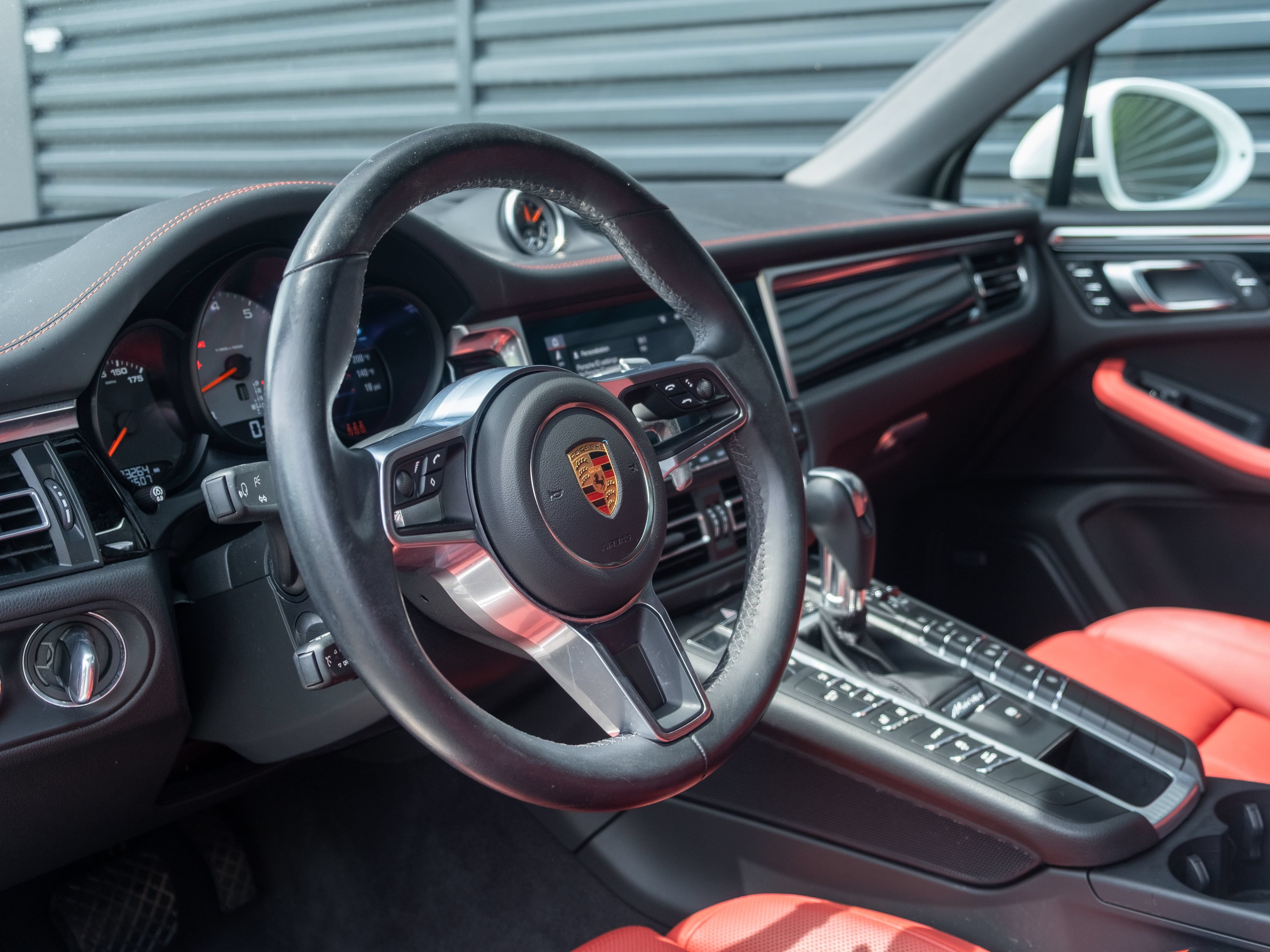 Certified 2021 Porsche Macan S AWD/4WD image 4