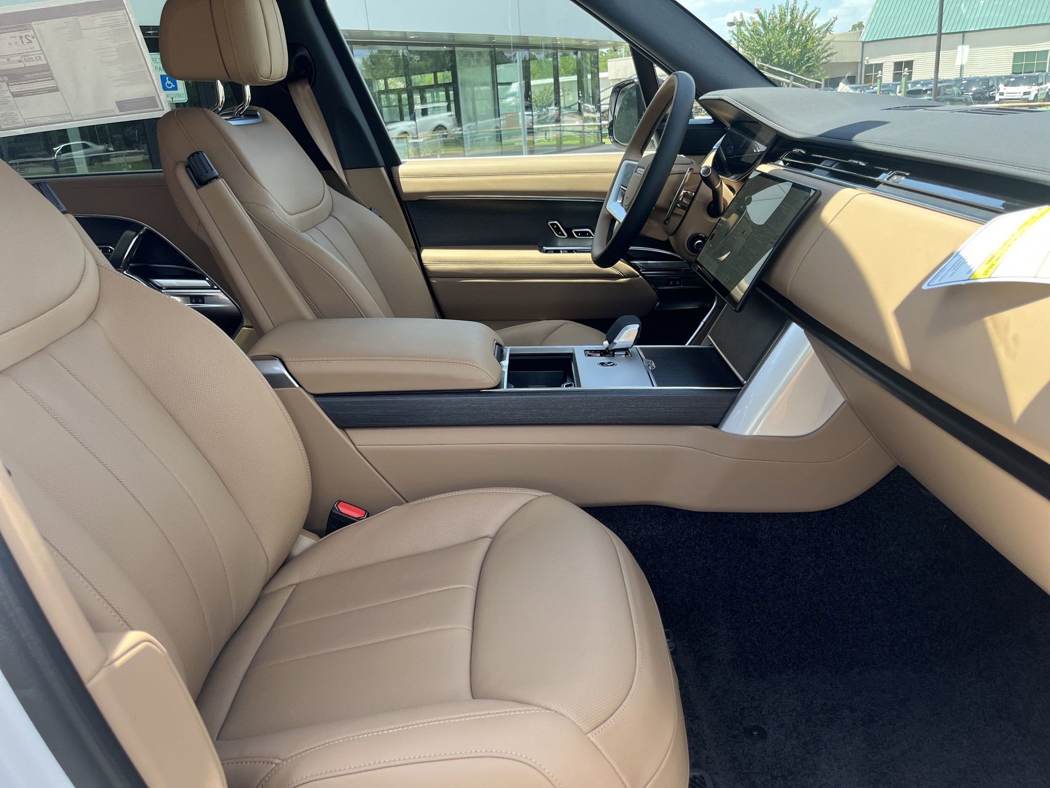 New 2025 Land Rover Range Rover Long Wheelbase SE image 21