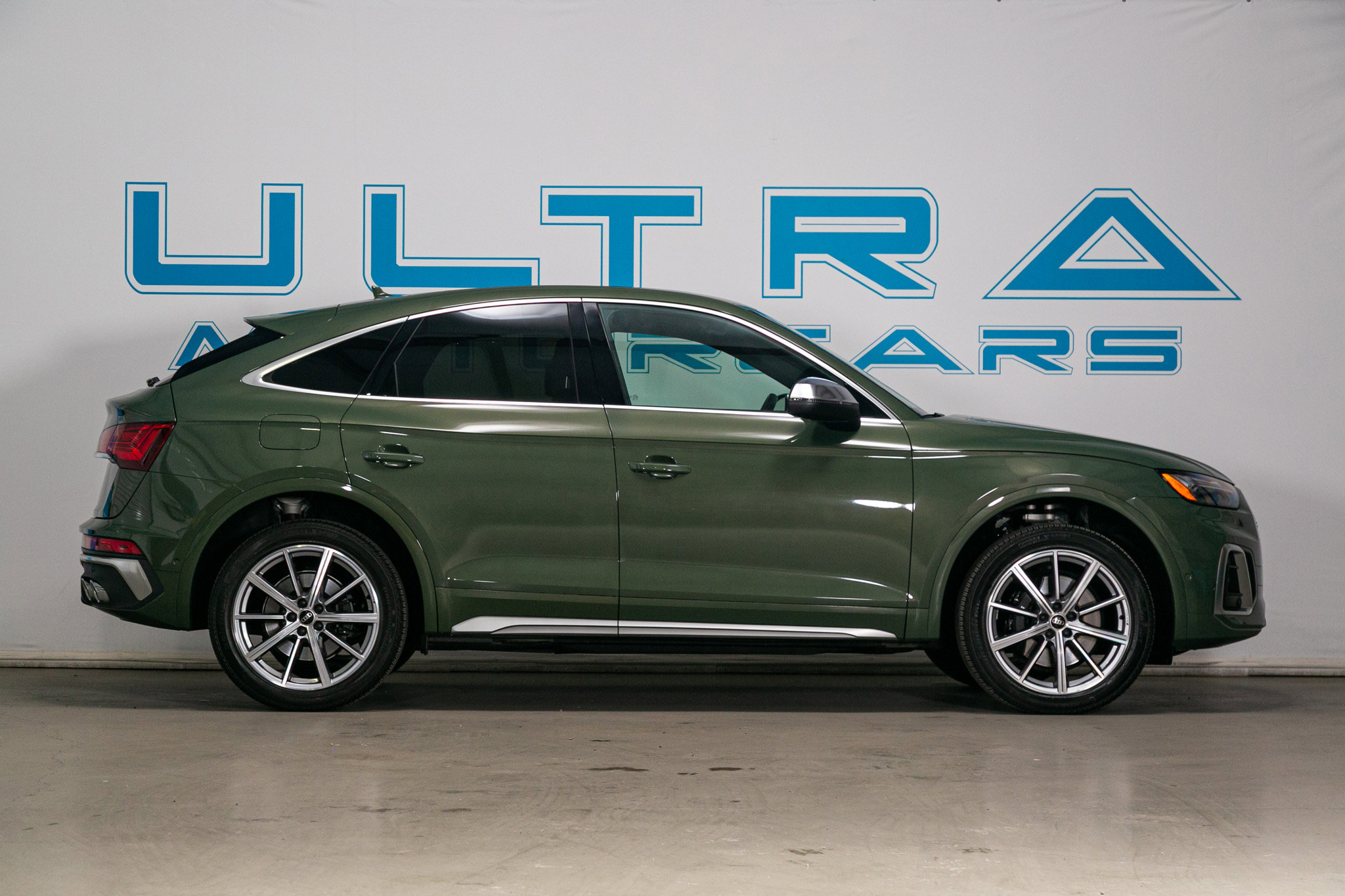 Used 2023 Audi SQ5 Prestige w/ Prestige Package image 15