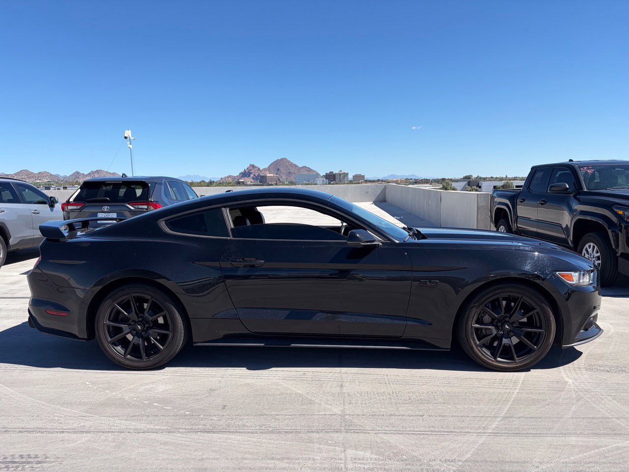 Used 2017 Ford Mustang GT Premium w/ Black Accent Package RWD image 3