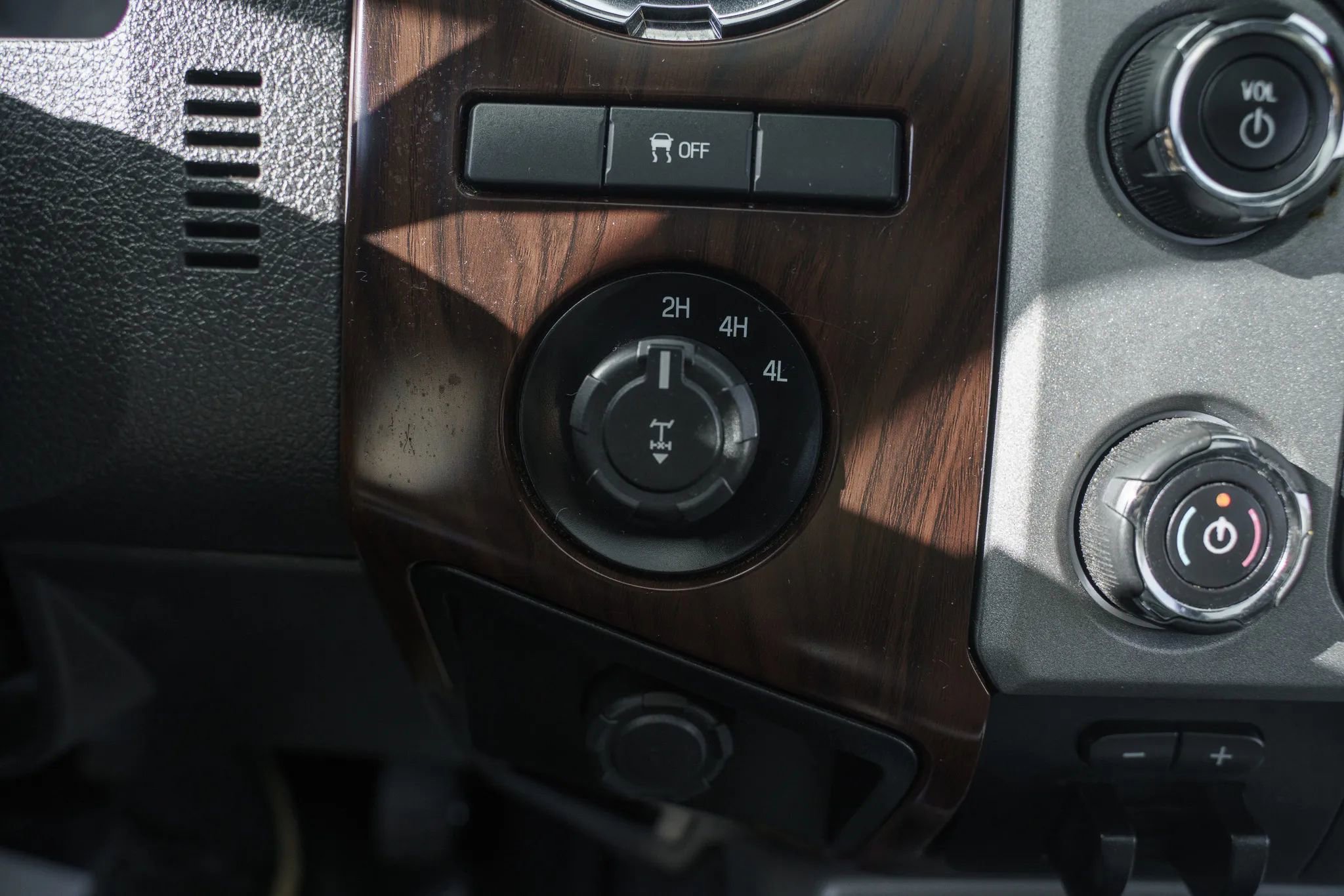 Used 2016 Ford F250 Lariat w/ Lariat Ultimate Package image 32