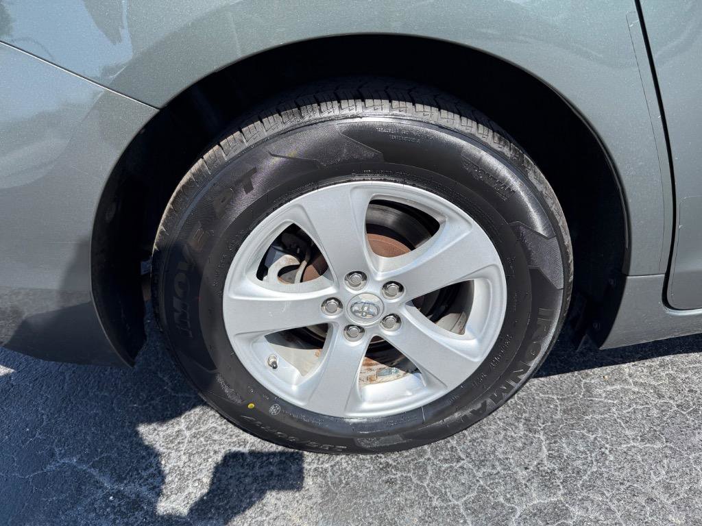 Used 2014 Toyota Sienna LE image 22