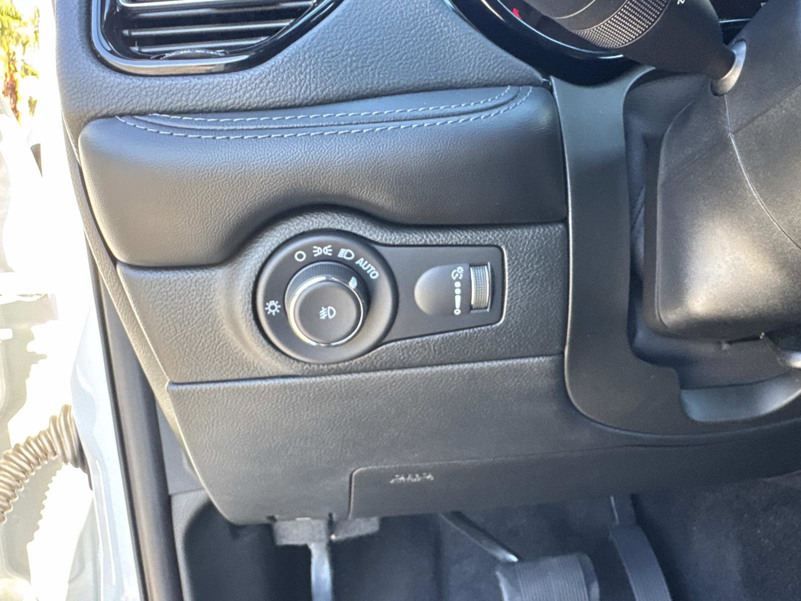 Used 2022 Dodge Durango SXT w/ Blacktop Package image 29