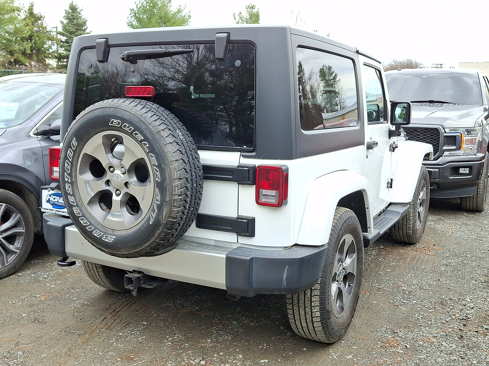 Used 2018 Jeep Wrangler Sahara w/ Connectivity Group AWD/4WD image 3
