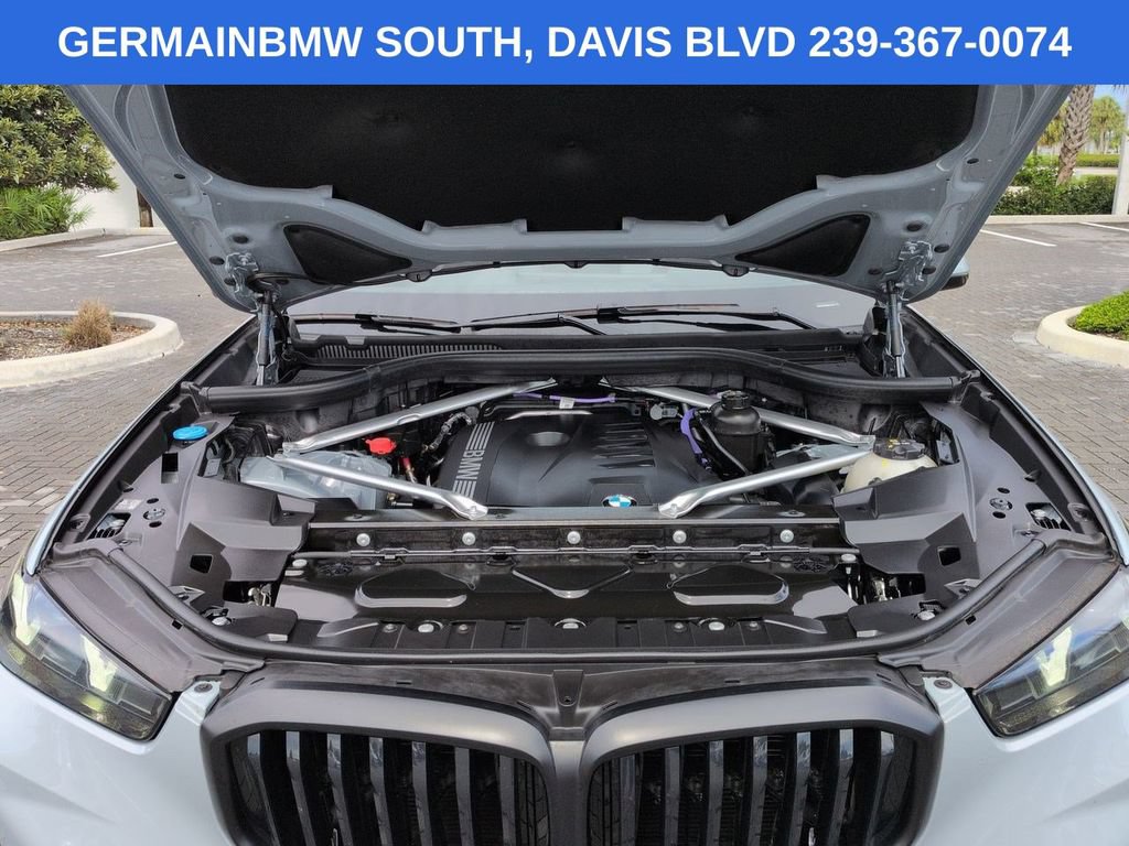 Used 2025 BMW X5 xDrive40i w/ M Sport Package AWD/4WD image 14