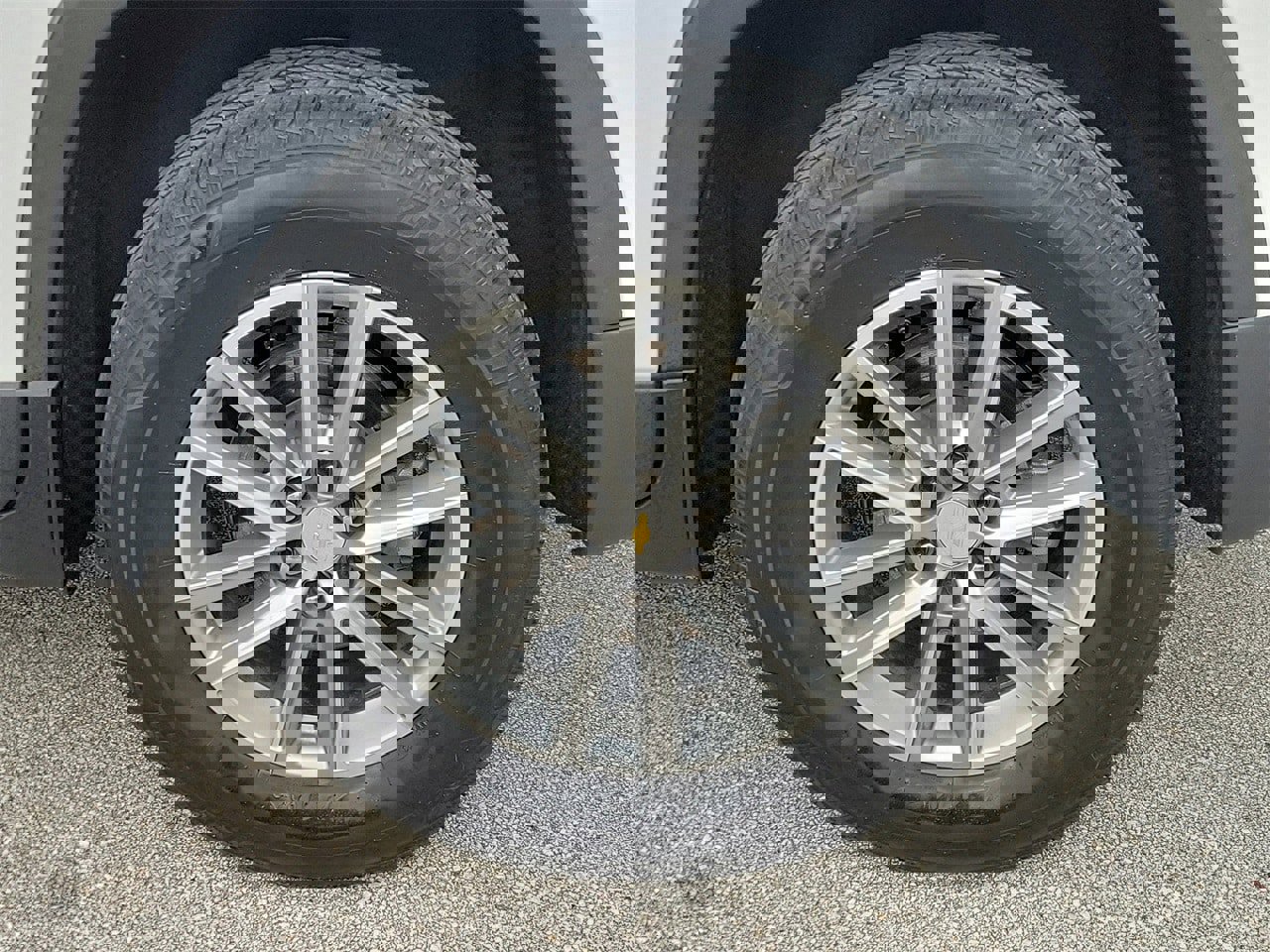 Used 2023 Chevrolet Traverse LT image 5