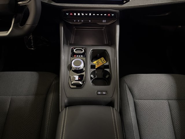 Used 2026 Jeep Cherokee Laredo AWD/4WD image 32